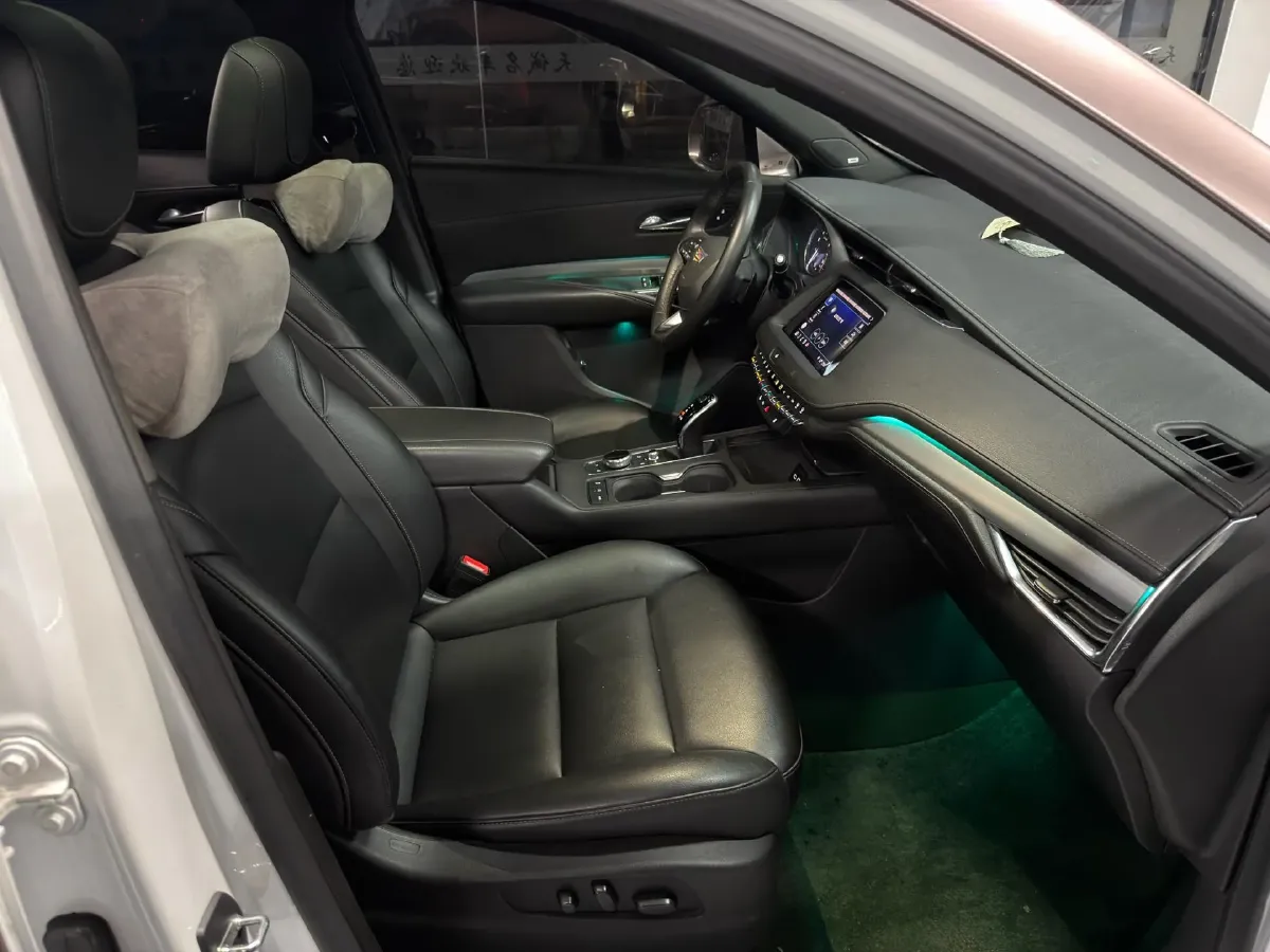 2021 Cadillac XT4 2.0T 237HP L4 9AT,autocango,china used car exporter,china ev exporter,chinese used car exporter,chinese used ev exporter