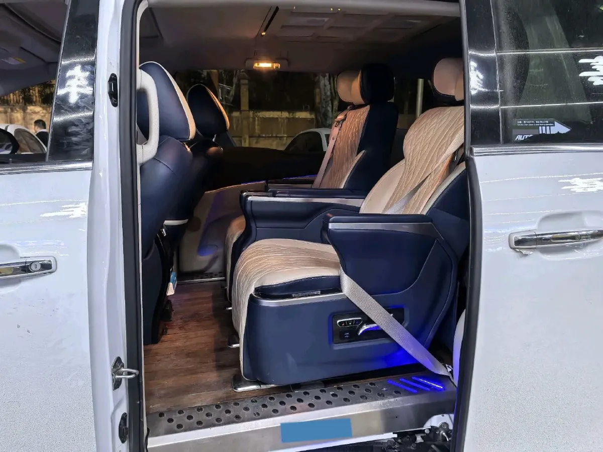 2021 Buick GL8 2.0T 237HP L4 9AT,autocango,china used car exporter,china ev exporter,chinese used car exporter,chinese used ev exporter