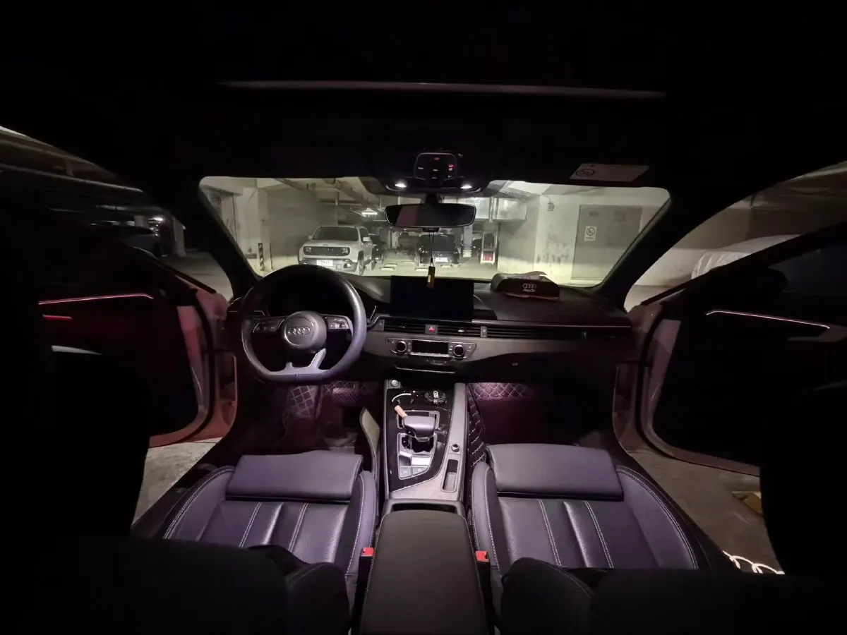 2023 Audi A4L 2.0T 190HP L4 7DCT,autocango,china used car exporter,china ev exporter,chinese used car exporter,chinese used ev exporter