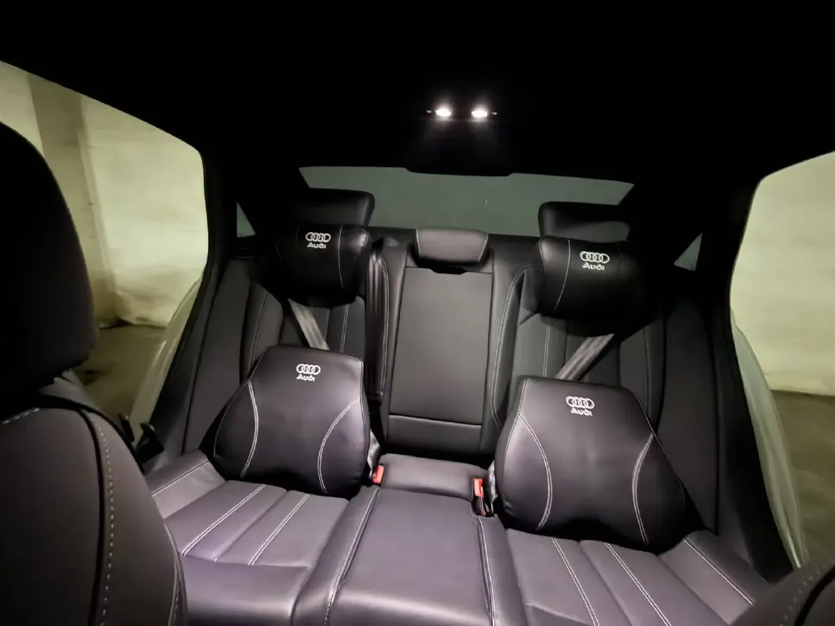 2023 Audi A4L 2.0T 190HP L4 7DCT,autocango,china used car exporter,china ev exporter,chinese used car exporter,chinese used ev exporter