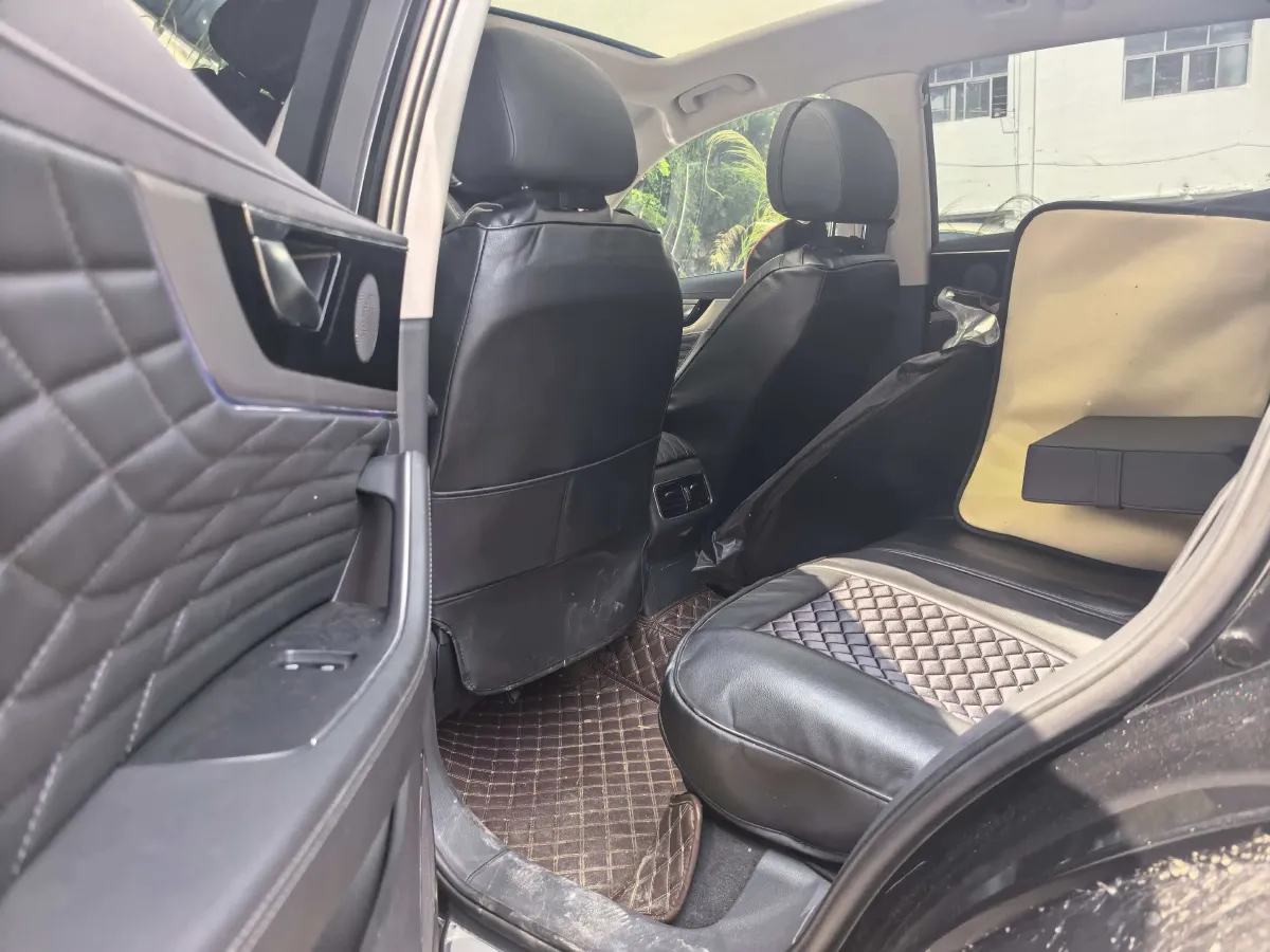 2022 HongQi HS5 2.0T 224HP L4 6AT,autocango,china used car exporter,china ev exporter,chinese used car exporter,chinese used ev exporter