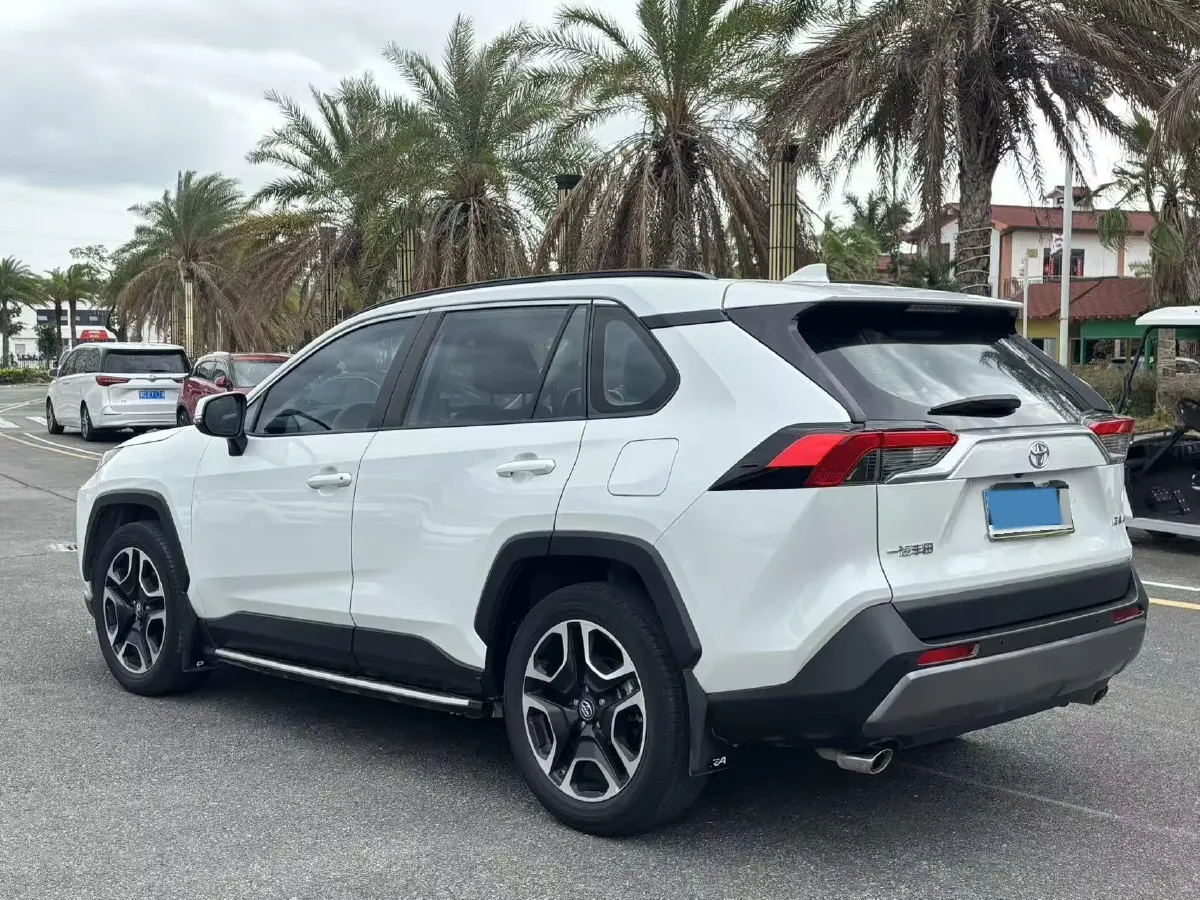 2021 Toyota RAV4 2.0L 171HP L4 CVT,autocango,china used car exporter,china ev exporter,chinese used car exporter,chinese used ev exporter