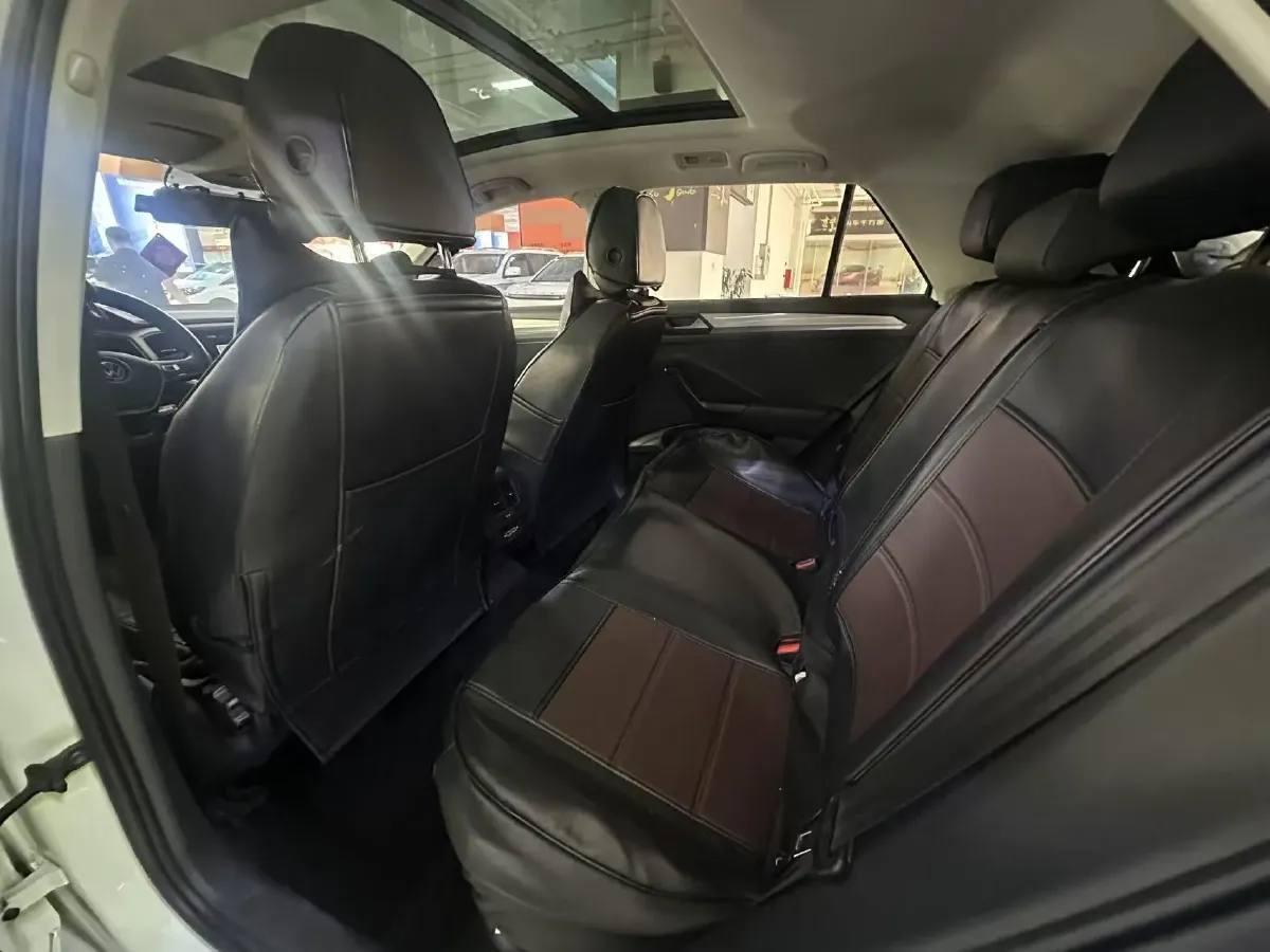 2021 Volkswagen T-Roc 1.4T 150HP L4 7DCT,autocango,china used car exporter,china ev exporter,chinese used car exporter,chinese used ev exporter