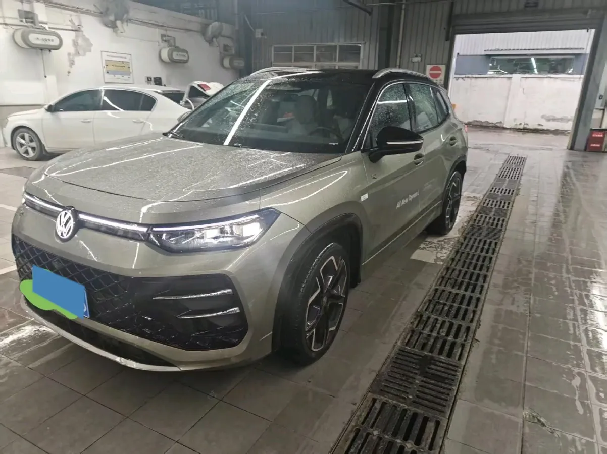 2025 Volkswagen Tayron 2.0T 220HP L4 7DCT,autocango,china used car exporter,china ev exporter,chinese used car exporter,chinese used ev exporter