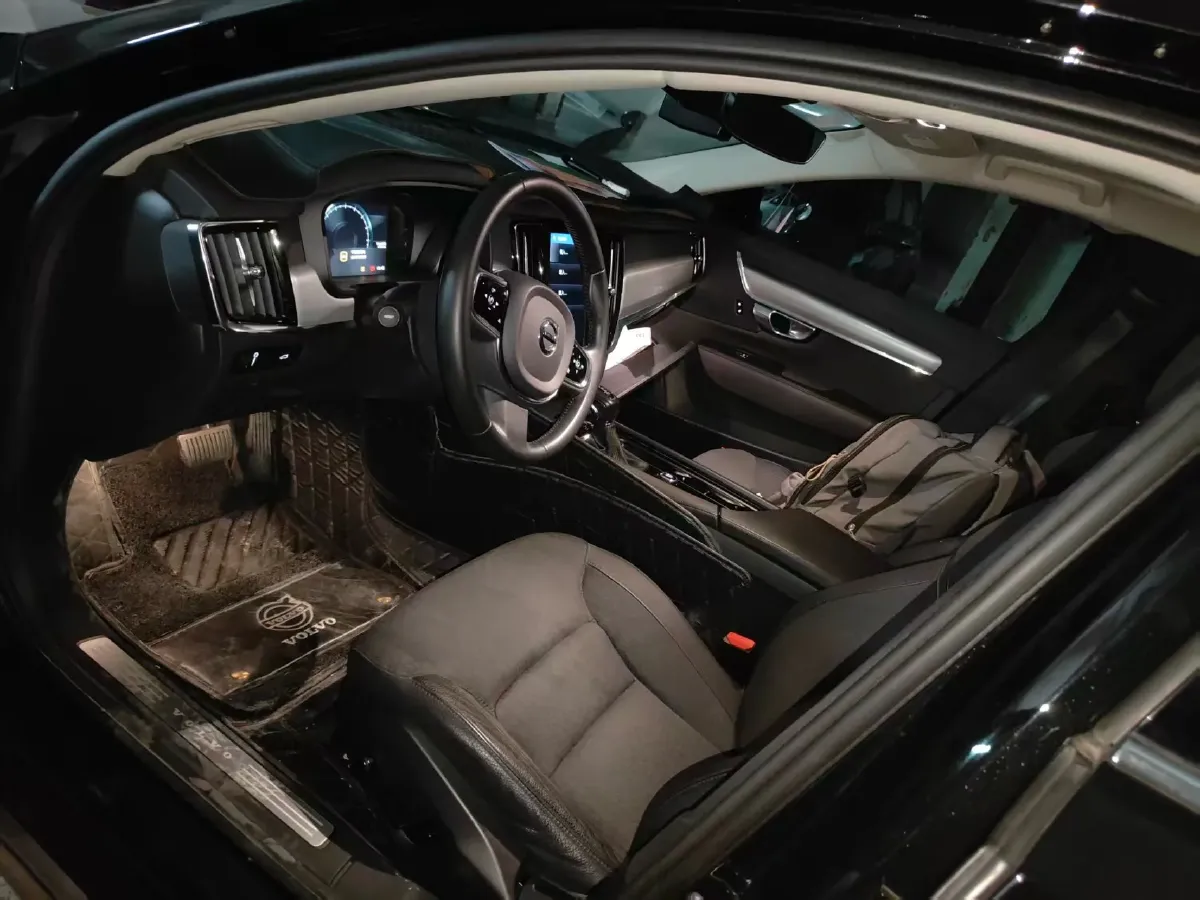 2019 Alfa Romeo Giulia 2.0T 280HP L4 8AT,autocango,china used car exporter,china ev exporter,chinese used car exporter,chinese used ev exporter