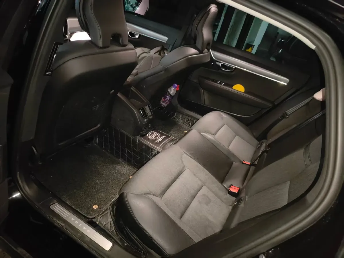 2019 Alfa Romeo Giulia 2.0T 280HP L4 8AT,autocango,china used car exporter,china ev exporter,chinese used car exporter,chinese used ev exporter