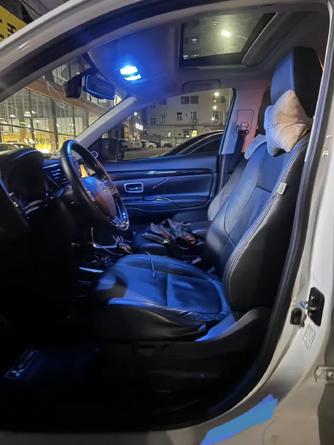 2018 Mitsubishi Outlander 2.0L 166HP L4 CVT,autocango,china used car exporter,china ev exporter,chinese used car exporter,chinese used ev exporter