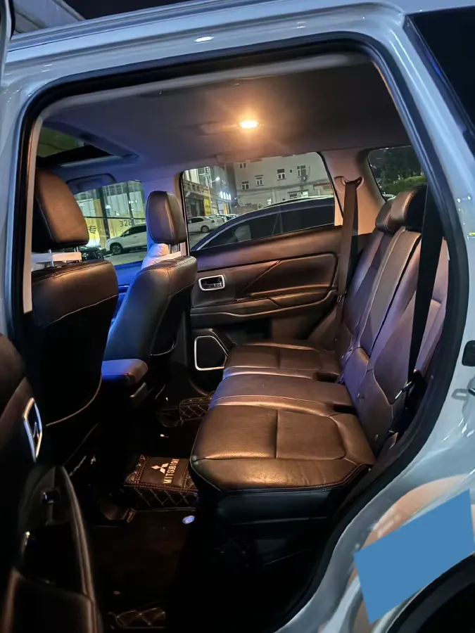 2018 Mitsubishi Outlander 2.0L 166HP L4 CVT,autocango,china used car exporter,china ev exporter,chinese used car exporter,chinese used ev exporter