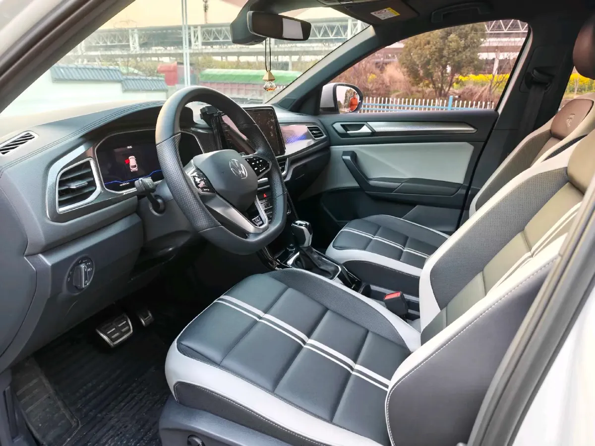 2023 Volkswagen T-Roc 1.5T 160HP L4 7DCT,autocango,china used car exporter,china ev exporter,chinese used car exporter,chinese used ev exporter