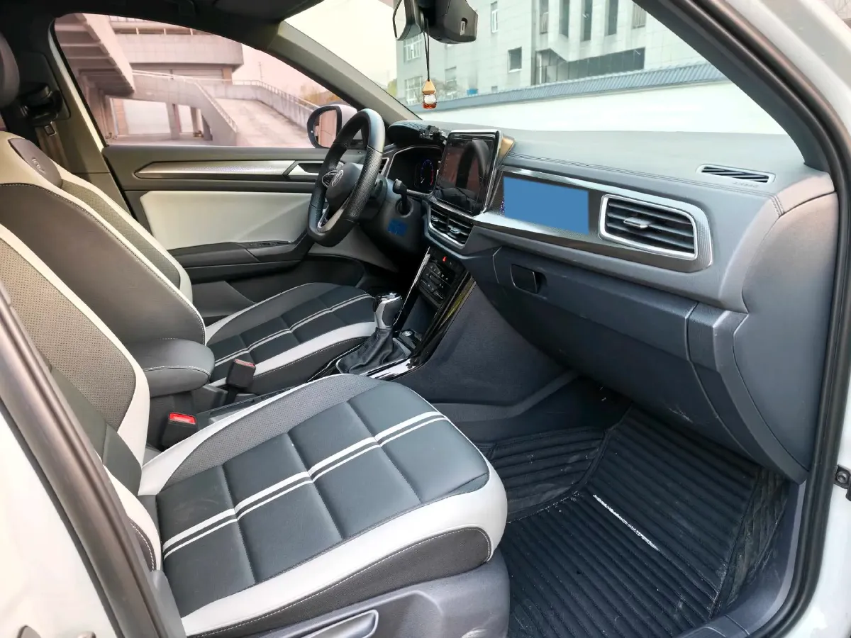 2023 Volkswagen T-Roc 1.5T 160HP L4 7DCT,autocango,china used car exporter,china ev exporter,chinese used car exporter,chinese used ev exporter