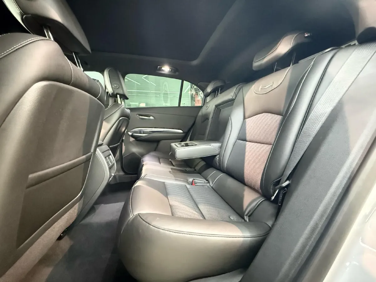 2022 Cadillac XT4 2.0T 237HP L4 9AT,autocango,china used car exporter,china ev exporter,chinese used car exporter,chinese used ev exporter