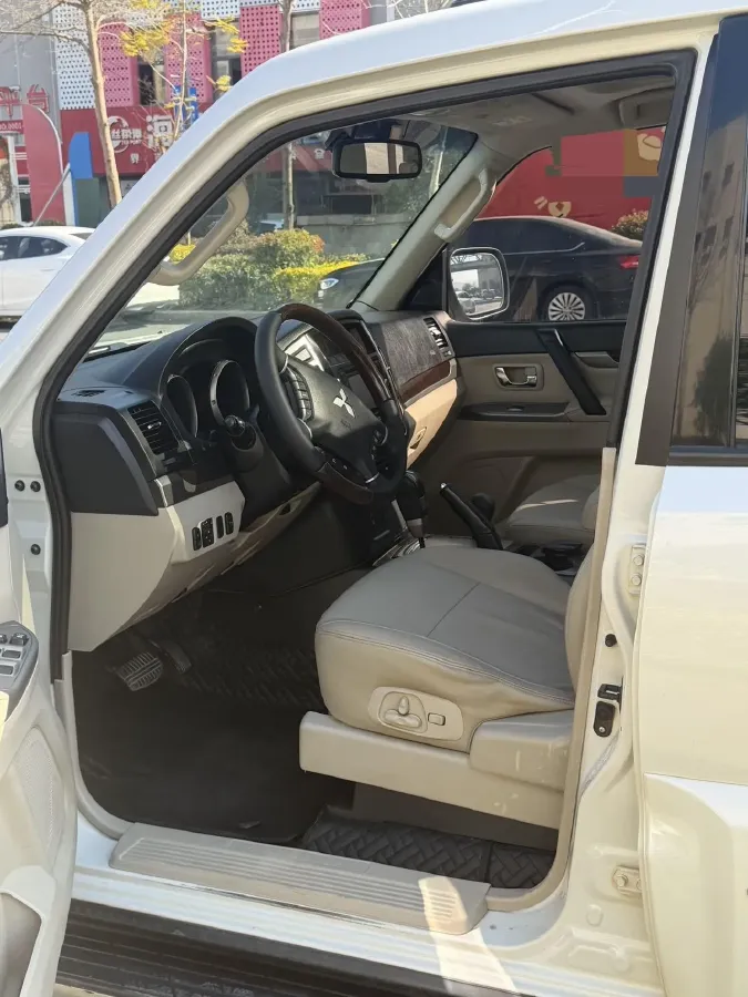 2017 Land Rover Range Rover Evoque 2.0T 241HP L4 9AT,autocango,china used car exporter,china ev exporter,chinese used car exporter,chinese used ev exporter