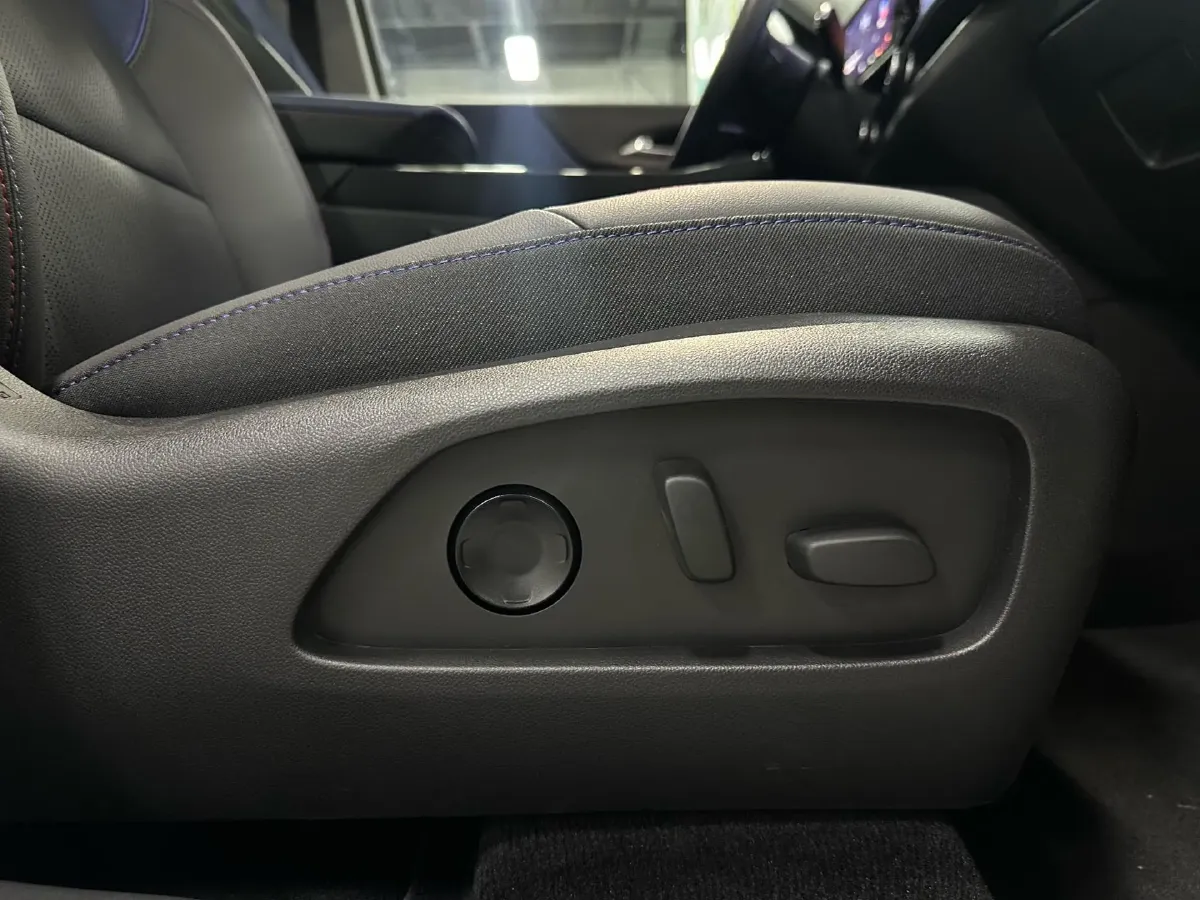 2024 Chevrolet EquinoxPlus 1.5T 180HP L4 2DHT PHEV 16.5KWH,autocango,china used car exporter,china ev exporter,chinese used car exporter,chinese used ev exporter