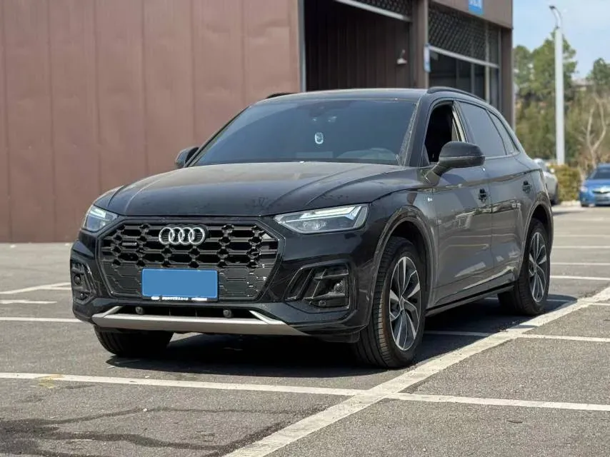 2024 Audi Q5L Sportback 2.0T 190HP L4 7DCT,autocango,china used car exporter,china ev exporter,chinese used car exporter,chinese used ev exporter