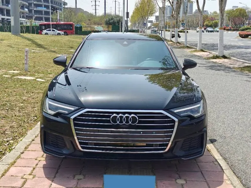 2021 Audi A6L 2.0T 224HP L4 7DCT,autocango,china used car exporter,china ev exporter,chinese used car exporter,chinese used ev exporter