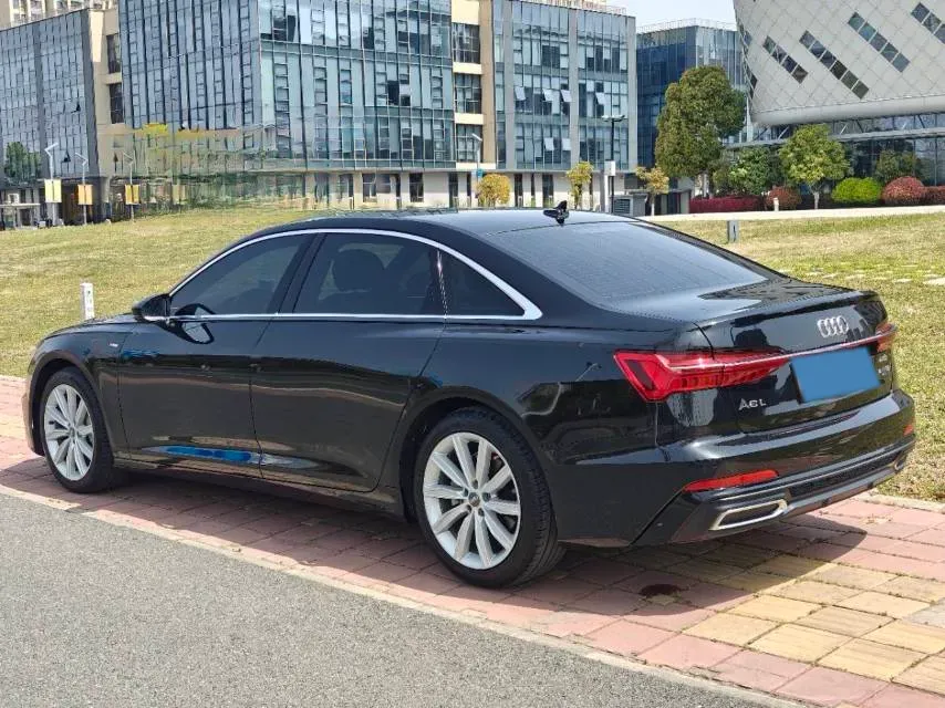 2021 Audi A6L 2.0T 224HP L4 7DCT,autocango,china used car exporter,china ev exporter,chinese used car exporter,chinese used ev exporter