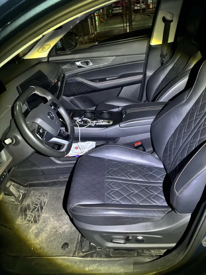 2021 ChangAn UNI-K 2.0T 233HP L4 8AT,autocango,china used car exporter,china ev exporter,chinese used car exporter,chinese used ev exporter