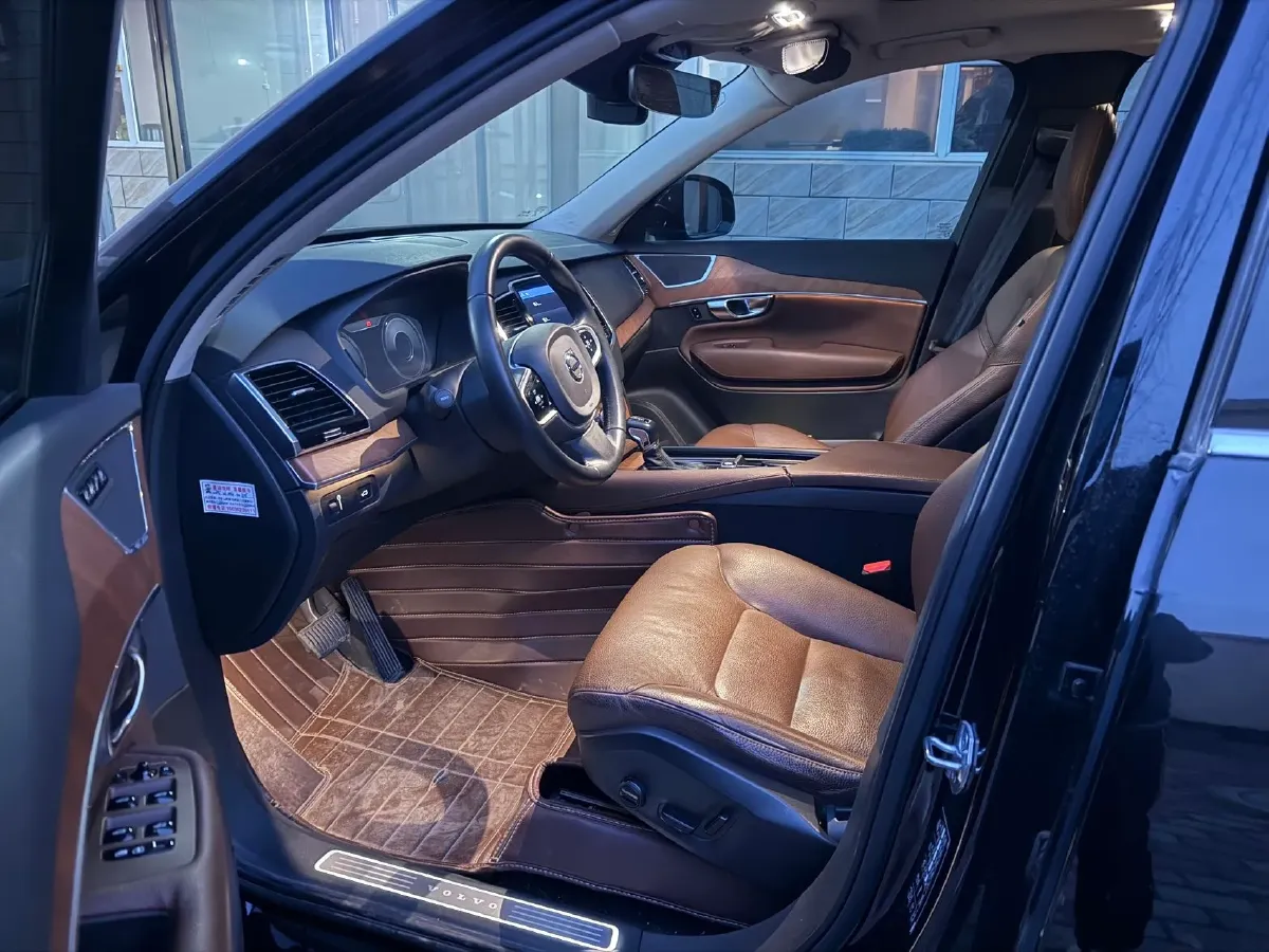 2019 Volvo XC90 2.0T 320HP L4 8AT,autocango,china used car exporter,china ev exporter,chinese used car exporter,chinese used ev exporter