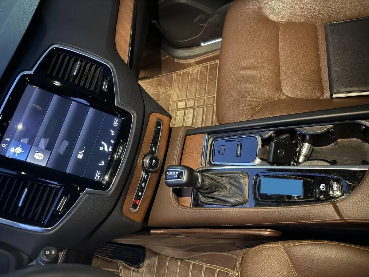 2019 Volvo XC90 2.0T 320HP L4 8AT,autocango,china used car exporter,china ev exporter,chinese used car exporter,chinese used ev exporter