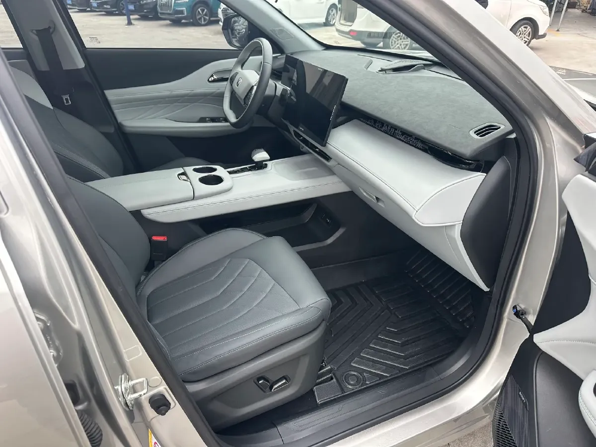 2024 ChangAn UNI-Z 1.5L 98HP L4 E-CVT PHEV 18.4KWH,autocango,china used car exporter,china ev exporter,chinese used car exporter,chinese used ev exporter