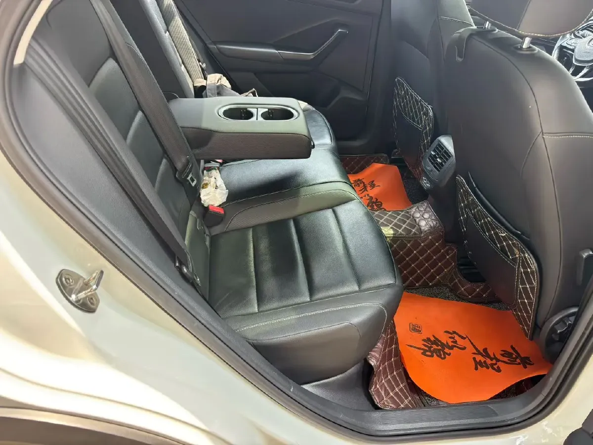 2020 Volkswagen T-Roc 1.4T 150HP L4 7DCT,autocango,china used car exporter,china ev exporter,chinese used car exporter,chinese used ev exporter