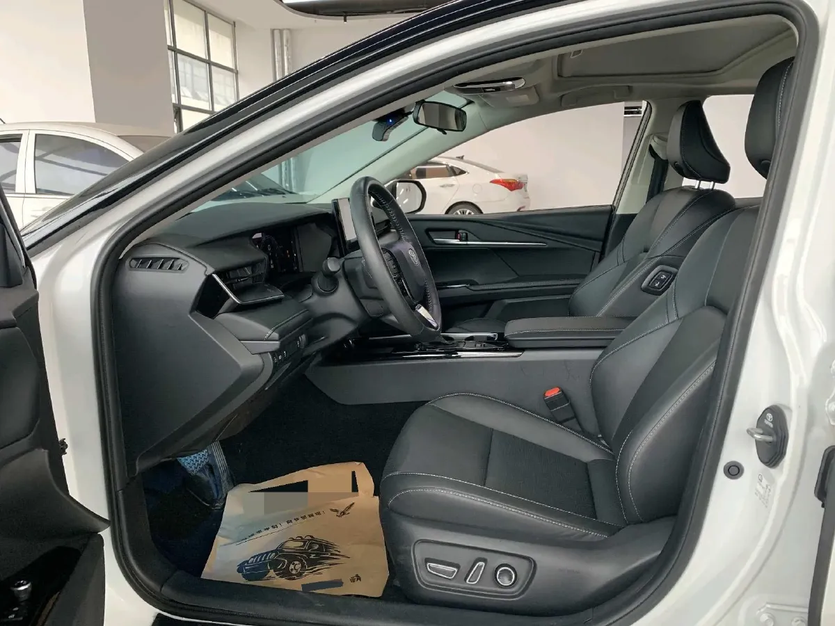 2024 Toyota Camry 2.0L 173HP L4 CVT,autocango,china used car exporter,china ev exporter,chinese used car exporter,chinese used ev exporter