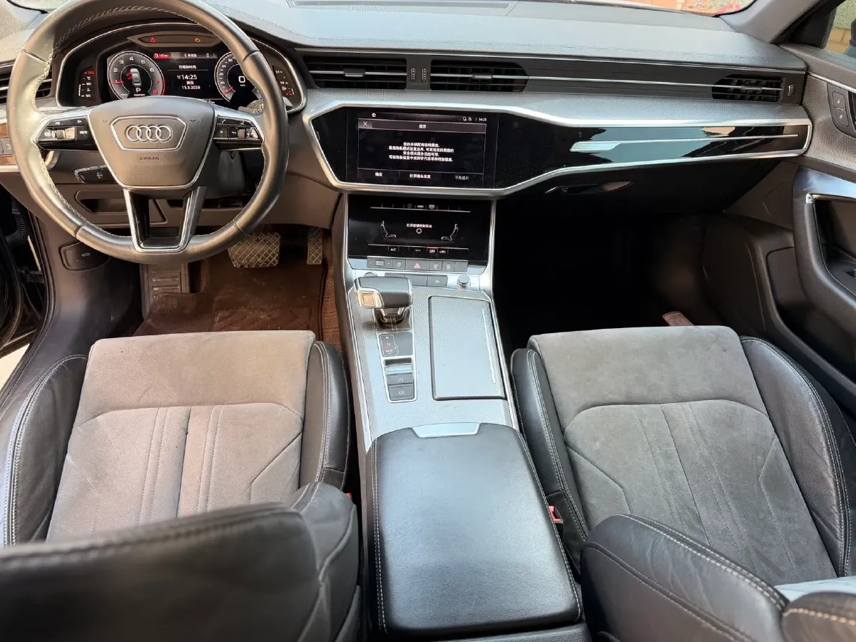 2022 Audi A6L 2.0T 224HP L4 7DCT,autocango,china used car exporter,china ev exporter,chinese used car exporter,chinese used ev exporter