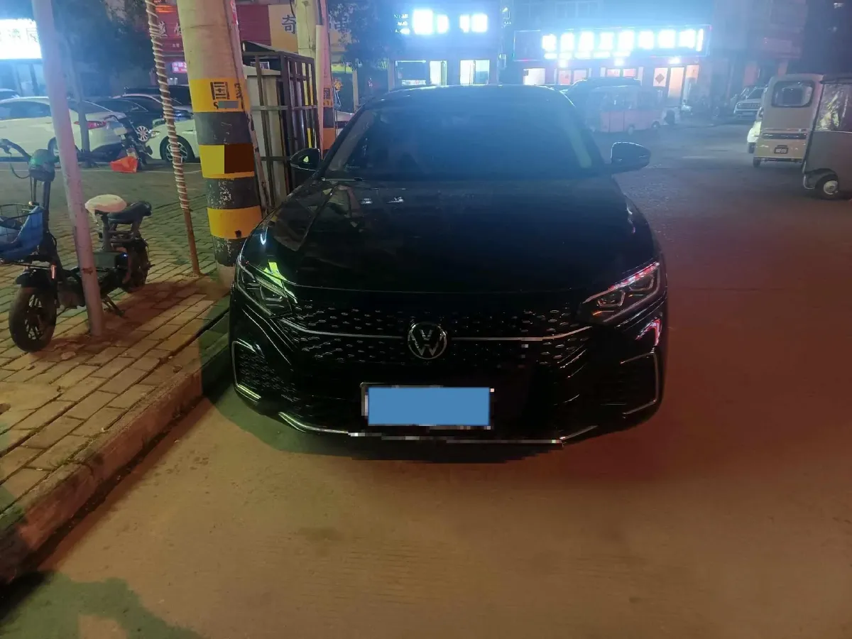 2024 Volkswagen Passat 2.0T 220HP L4 7DCT,autocango,china used car exporter,china ev exporter,chinese used car exporter,chinese used ev exporter