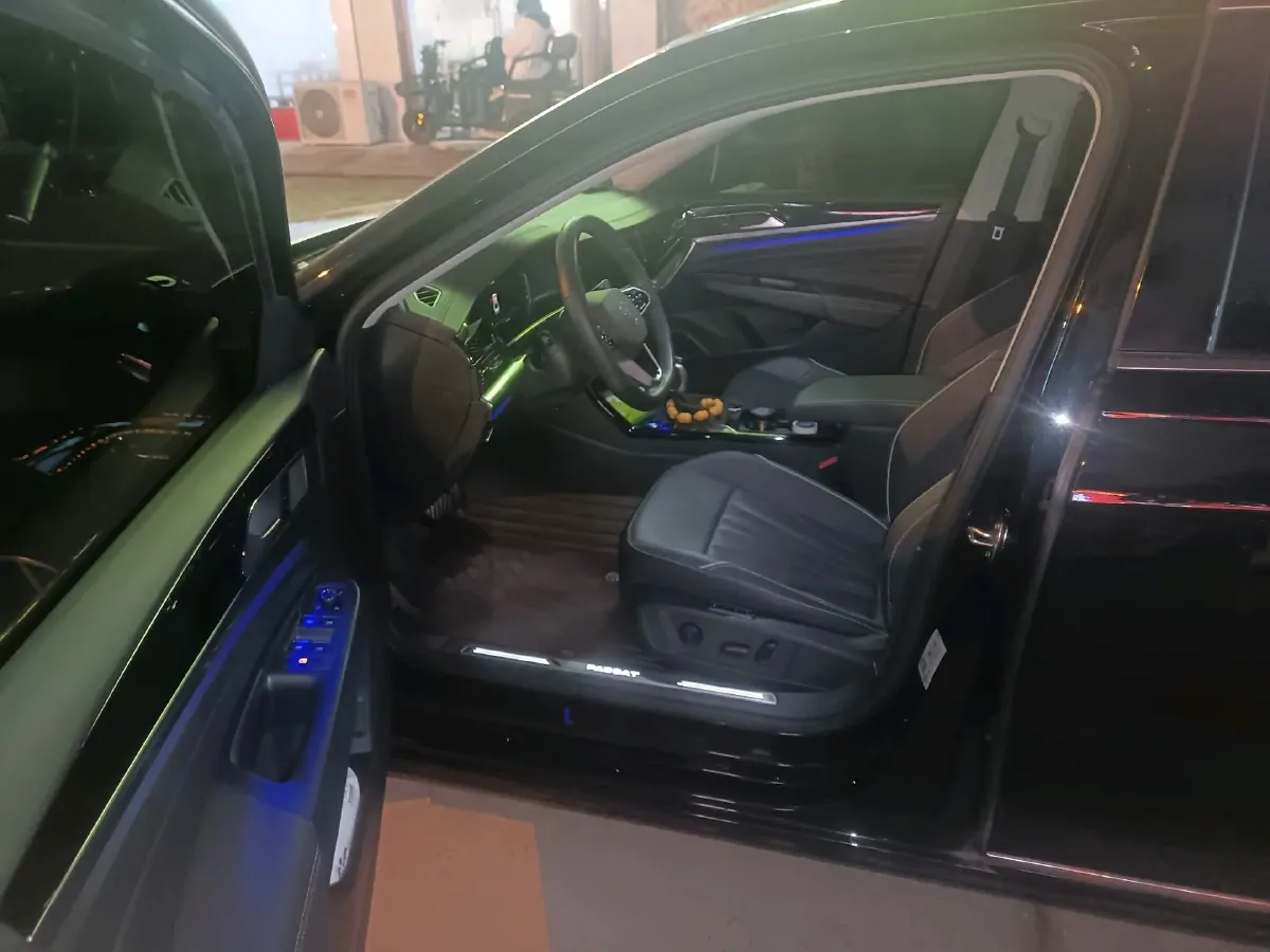 2024 Volkswagen Passat 2.0T 220HP L4 7DCT,autocango,china used car exporter,china ev exporter,chinese used car exporter,chinese used ev exporter