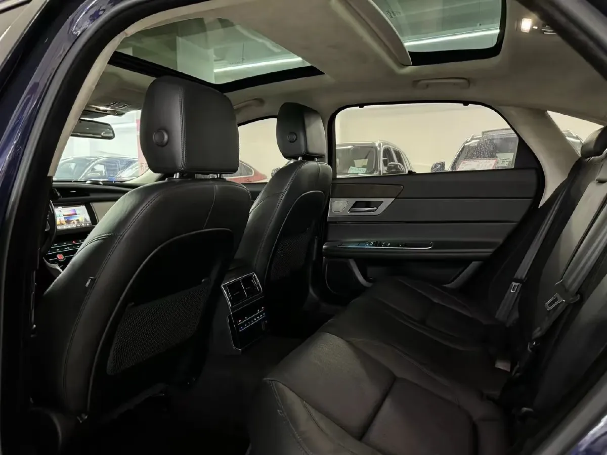2018 Jaguar XF 2.0T 250HP L4 8AT,autocango,china used car exporter,china ev exporter,chinese used car exporter,chinese used ev exporter
