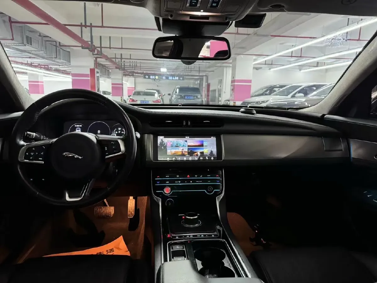 2018 Jaguar XF 2.0T 250HP L4 8AT,autocango,china used car exporter,china ev exporter,chinese used car exporter,chinese used ev exporter