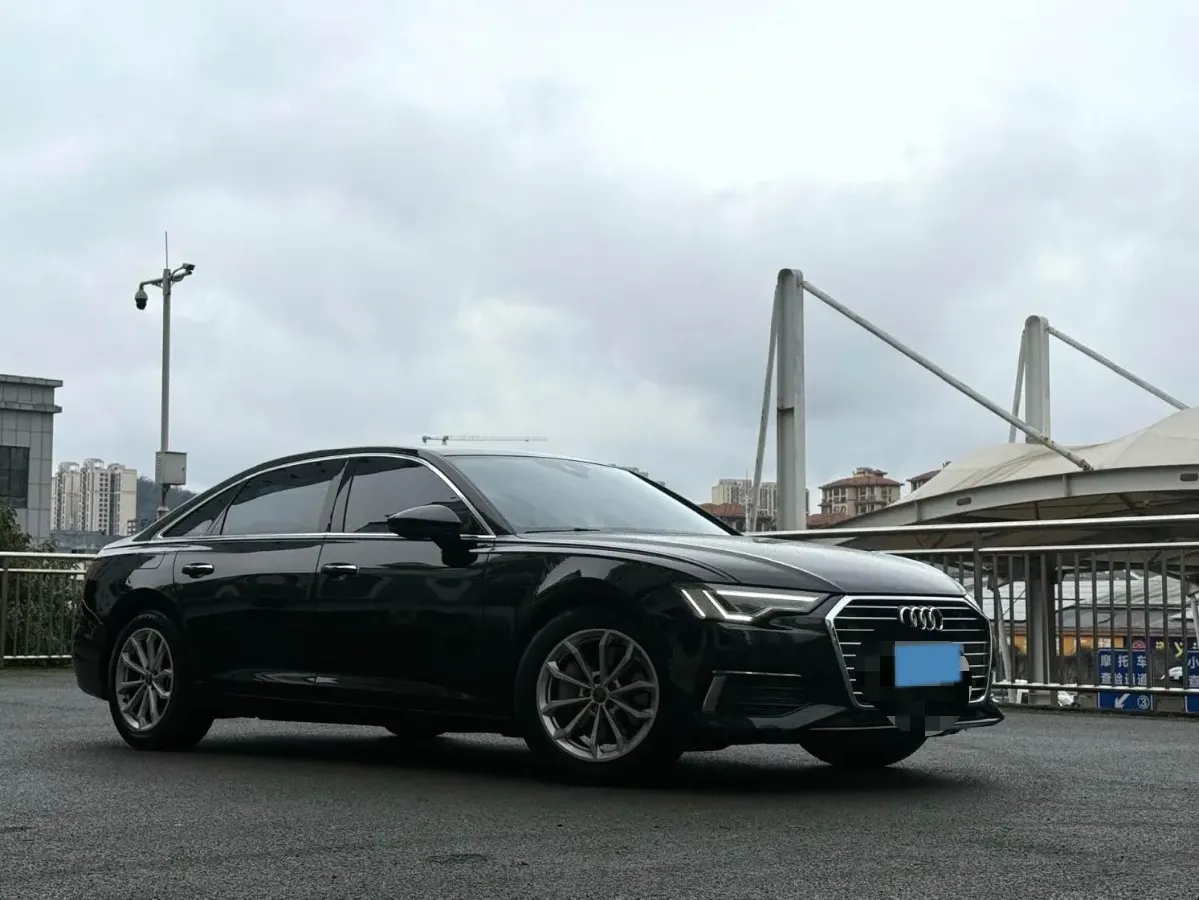 2021 Audi A6L 2.0T 190HP L4 7DCT,autocango,china used car exporter,china ev exporter,chinese used car exporter,chinese used ev exporter
