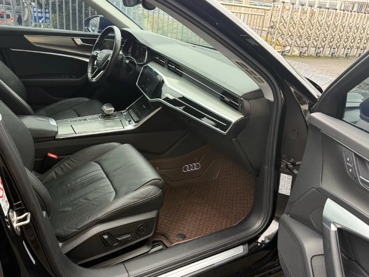 2021 Audi A6L 2.0T 190HP L4 7DCT,autocango,china used car exporter,china ev exporter,chinese used car exporter,chinese used ev exporter