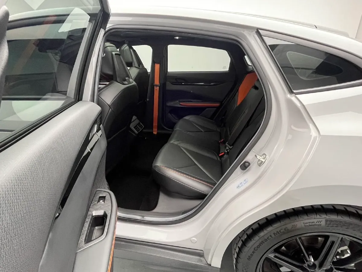 2022 ChangAn UNI-V 1.5T 188HP L4 7DCT,autocango,china used car exporter,china ev exporter,chinese used car exporter,chinese used ev exporter