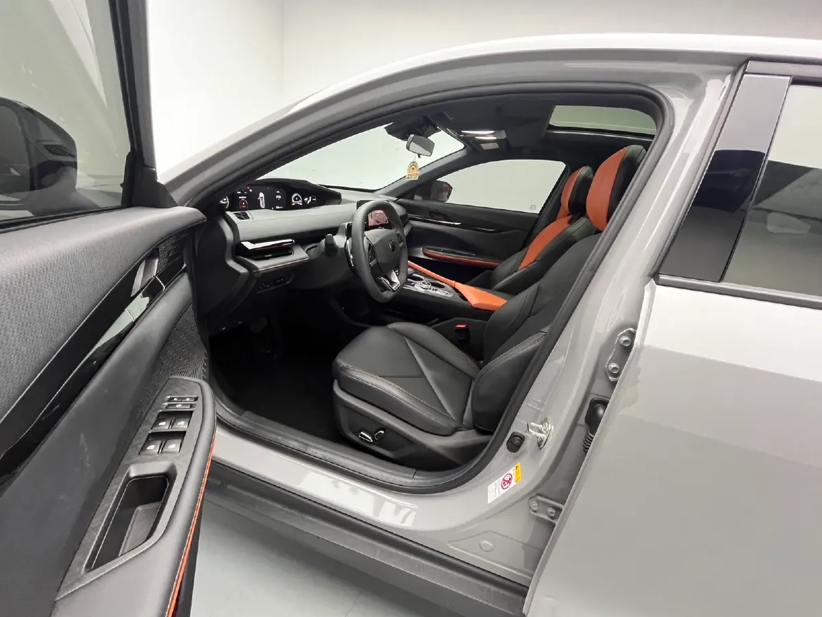 2022 ChangAn UNI-V 1.5T 188HP L4 7DCT,autocango,china used car exporter,china ev exporter,chinese used car exporter,chinese used ev exporter