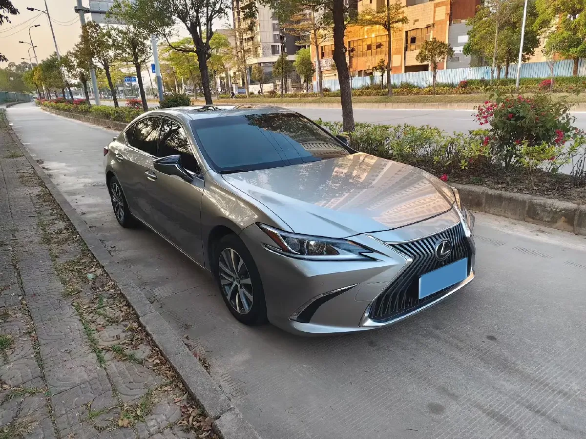2020 Lexus ES 2.0L 173HP L4 CVT,autocango,china used car exporter,china ev exporter,chinese used car exporter,chinese used ev exporter