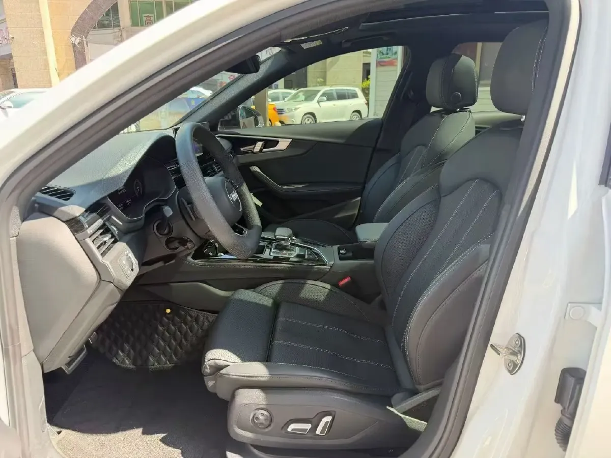 2024 Audi A4L 2.0T 190HP L4 7DCT,autocango,china used car exporter,china ev exporter,chinese used car exporter,chinese used ev exporter