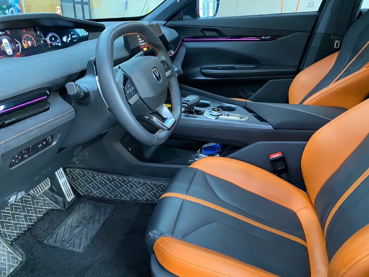 2023 ChangAn UNI-V 1.5T 188HP L4 7DCT,autocango,china used car exporter,china ev exporter,chinese used car exporter,chinese used ev exporter