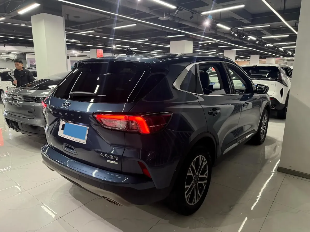 2020 Ford Escape 2.0T 248HP L4 8AT,autocango,china used car exporter,china ev exporter,chinese used car exporter,chinese used ev exporter