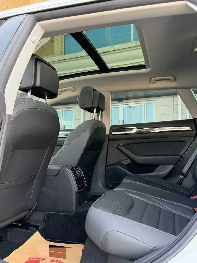 2023 Volkswagen CC 2.0T 220HP L4 7DCT,autocango,china used car exporter,china ev exporter,chinese used car exporter,chinese used ev exporter