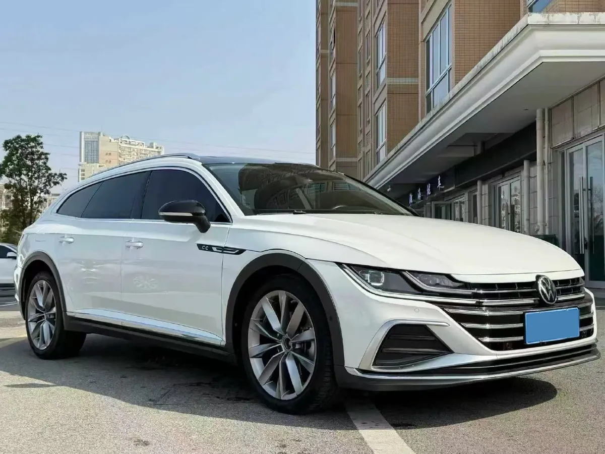 2023 Volkswagen CC 2.0T 220HP L4 7DCT,autocango,china used car exporter,china ev exporter,chinese used car exporter,chinese used ev exporter