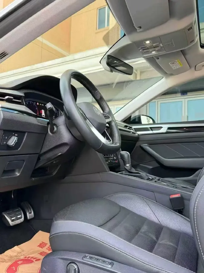 2023 Volkswagen CC 2.0T 220HP L4 7DCT,autocango,china used car exporter,china ev exporter,chinese used car exporter,chinese used ev exporter