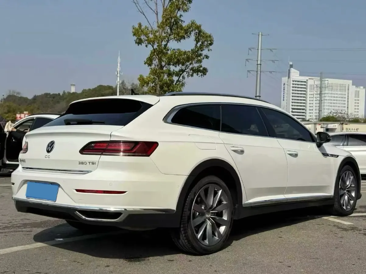 2023 Volkswagen CC 2.0T 220HP L4 7DCT,autocango,china used car exporter,china ev exporter,chinese used car exporter,chinese used ev exporter