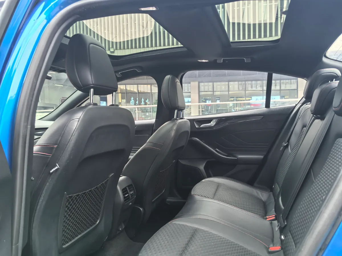 2020 Ford Focus 1.5T 174HP L3 8AT,autocango,china used car exporter,china ev exporter,chinese used car exporter,chinese used ev exporter