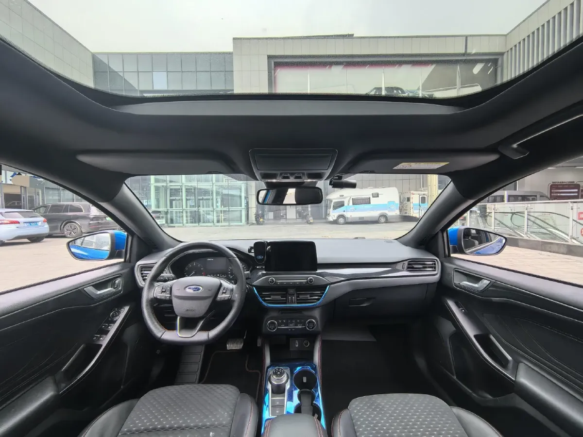 2020 Ford Focus 1.5T 174HP L3 8AT,autocango,china used car exporter,china ev exporter,chinese used car exporter,chinese used ev exporter