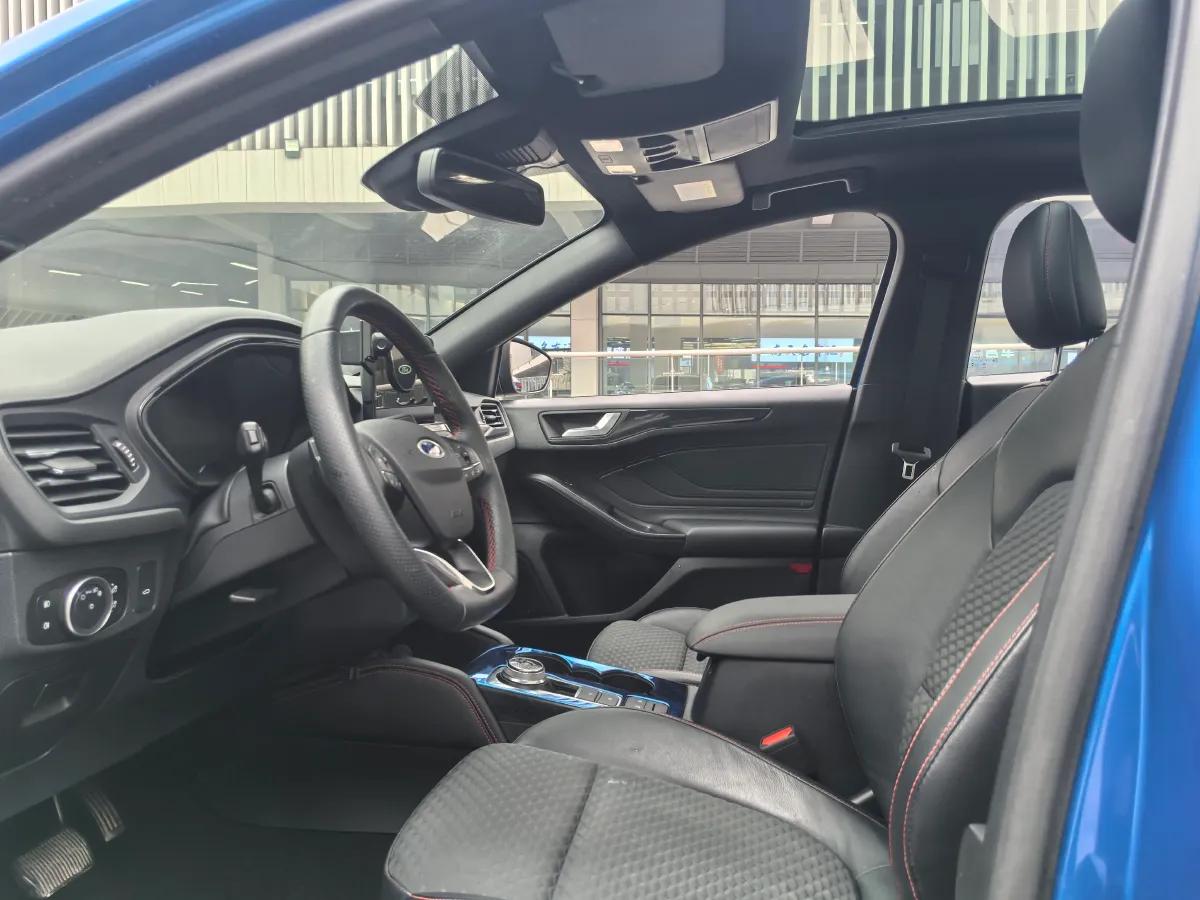 2020 Ford Focus 1.5T 174HP L3 8AT,autocango,china used car exporter,china ev exporter,chinese used car exporter,chinese used ev exporter