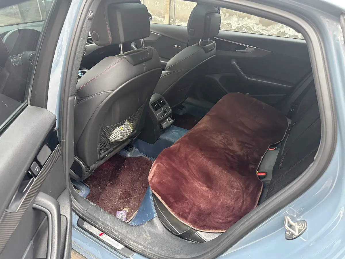 2022 Audi A4L 2.0T 190HP L4 7DCT,autocango,china used car exporter,china ev exporter,chinese used car exporter,chinese used ev exporter