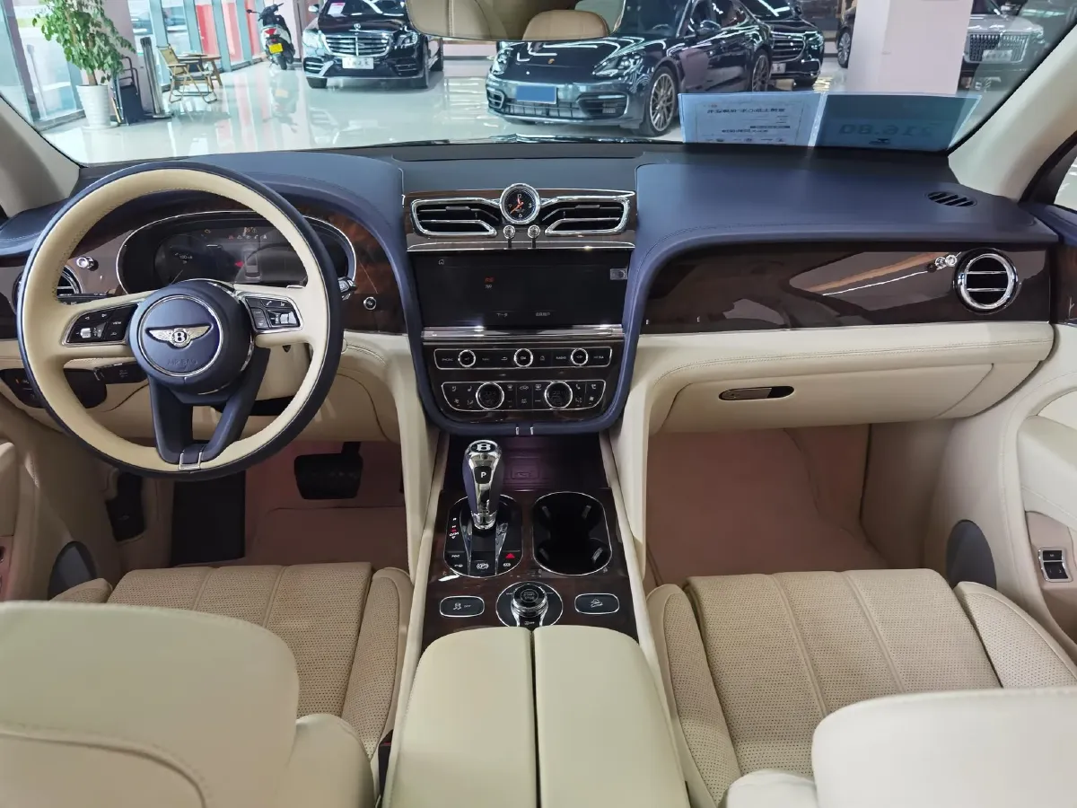 2021 Bentley Bentayga 4.0T 550HP V8 8AT,autocango,china used car exporter,china ev exporter,chinese used car exporter,chinese used ev exporter