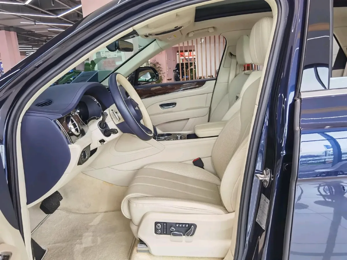 2021 Bentley Bentayga 4.0T 550HP V8 8AT,autocango,china used car exporter,china ev exporter,chinese used car exporter,chinese used ev exporter