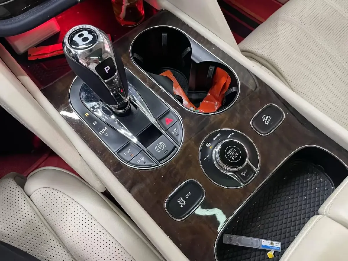 2021 Bentley Bentayga 4.0T 550HP V8 8AT,autocango,china used car exporter,china ev exporter,chinese used car exporter,chinese used ev exporter